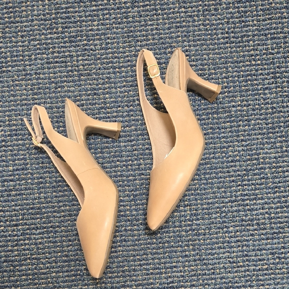 Beautiful Clarks Slingback Heels In Neutral Color - Picture 4 of 5